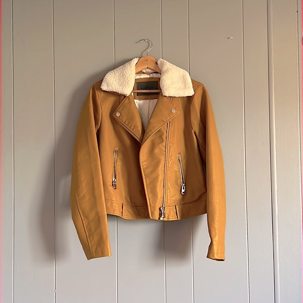 Leather Jacket. Mustard color, size M
